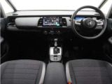 ◆インテリアパネル◆視界広々で非常に運転しやすくロングドライブでも疲れを感じさせないすっきりとまとまったインパネ周りです。
