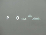 カラーヘッドアップディスプレイ付き。少ない視線移動で情報を確認できるので、運転の疲労軽減に繋がりますよ♪