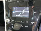 左右独立温度コントロールフルオートエアコンです。運転席、助手席それぞれで独立して温度設定ができます。冷え性の方が乗っても安心ですね♪