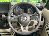 インテリアに合わせたデザインのステアリングは、運転される方のことも考え、運転しやすい形状、大きさです。是非一度、実際に触ってお確かめください。
