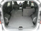 リアシートは6:4分割可倒式を採用しておりますので、乗車人数やお荷物の量に併せてアレンジが可能です♪
