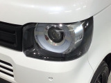 LEDヘッドライトは、点灯の瞬間から最大光量を発揮し、突然暗くなるトンネルなどでの安定感を高めます。