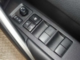 電動格納式ドアミラー・パワーウインドウを装備しています。