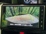 【バックカメラ】駐車時に後方がリアルタイム映像で確認できます。大型商業施設や立体駐車場での駐車時や、夜間のバック時に大活躍!運転スキルに関わらず、今や必須となった装備のひとつです!
