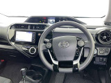 運転席まわりです。 各操作スイッチは使いやすい位置に配置されてます。