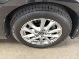 マツダ純正アルミホイールタイヤサイズは205/60R16です