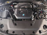 【BMWクリーンディーゼル】市場をリードするディーゼルエンジン。低回転ステージ専用ターボが走り出しから効果的に過給を行いスムーズな発進加速や低燃費を実現。ディーゼルの常識を超えたスポーティな走りを!