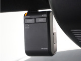 ◆ドライブレコーダー◆映像・音声などを記録する自動車用の装置です。 もしもの事故の際の記録はもちろん、旅行の際の思い出としてドライブの映像を楽しむことができます。