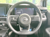 インテリアに合わせたデザインのステアリングは、運転される方のことも考え、運転しやすい形状、大きさです。是非一度、実際に触ってお確かめください。