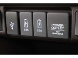 USBオーディオ用ソケットがついていますので携帯電話などを接続すれば音楽等の再生が可能です!充電用ソケットもございます!