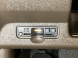 ハンドルの左下にETCがついています。高速道路の料金所の通過も楽々です。 カードの取り出しもしやすい場所についています。
