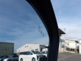 ブラインドスポットモニター付きで斜め後ろの死角からの車両の接近を表示いたします。