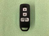 スマートキー付きですからドアロックの開閉およびエンジンスタートが楽々です。電動スライドドアの開け閉めもボタンで操作できます。