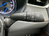 操作しやすい位置に配置されたウインカーレバー。確実な操作感で、安全な車線変更をサポートします。