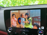 停車中には、番組や映像を楽しめます。長距離移動の休憩時間に、リラックスしたひとときを過ごせます。家族や友人と共有も可能です。