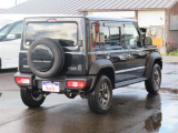 燃費の良いアイドリングストップ付きです。ハイブリッド車の4WDは燃費も良く快適な走行です。。