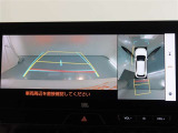 パノラミックビューモニター付きです。車両を上から見たような映像をモニター画面に表示。運転席からの目視では見にくい、車両周辺の状況をリアルタイムでしっかり確認できます。