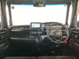 【前方視界】開放的な前方視界!運転がしやすく疲れにくいです♪窓が大きく、見通しがとっても良いおクルマですよ♪