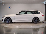 BMWではロングホイールベースの採用をしており、すべての車種に適用され、走行中の安定感の向上されております。また室内空間の広さにも貢献しております。
