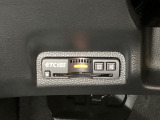 ハンドルの左下にETC2.0がついています。高速道路の料金所の通過も楽々です。 カードの取り出しもしやすい場所についています。