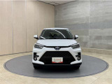 お車購入のポイントとなるフロントマスクです!シャープな目つきが印象的なデザインのヘッドランプです。