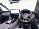 運転席まわりです。 各操作スイッチは使いやすい位置に配置されてます。
