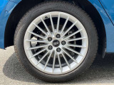 17インチ純正アルミホイール装備 全車両に標準装備の純正アルミホイールは、純正ならではのバランスの良いデザインと、走行安定性をお楽しみ頂けます。