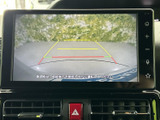 後方確認モニターは、駐車時の安全性を高め、狭い場所での取り回しをサポートします。
