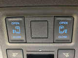【両側パワースライドドア】スマートキーや運転席のスイッチで後席両側スライドドアの開閉が可能♪電動だから力を入れてドアを開ける必要が無く、小さなお子様でも簡単に開け閉めでき快適です♪