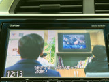 停車中には、TVや映像コンテンツを楽しめます。休憩時間や待ち時間に、リラックスした時間を過ごせるでしょう。家族でのドライブにもおすすめです。