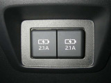 【充電用USB端子】デバイスの充電に便利です。※実際の接続端子は写真で確認or店舗までご気軽にお問合せください♪
