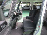 ラブラブ!!(照)運転席・助手席の行き来もしやすく、駐車時に役立ちます!また、開放感もいいですね。一度体感されるとクセになりますよ!
