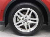 純正アルミホイールは精度が高く、走行の安定性が優れています。タイヤサイズ215/60R17