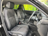 運転席シート廻りは使用感も少なく、良好な状態となっています。前オーナー様が丁寧に使っていたことがよくわかりますね。