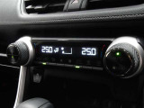 車内の温度管理に便利なオートエアコン☆