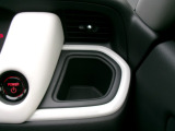 運転席側ドリンクホルダーです。