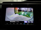 【バックカメラ】運転が苦手な方も車庫入れラクラクです!ギアをリバースに入れれば自動的に切り換わりますので、面倒な操作は不要です♪狭い駐車場もお車を傷つけず安心ですね!