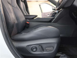 パワーシート搭載。微妙な調整が手軽にでき、ピッタリなポジションで運転することが可能です。