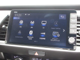 ナビゲーションは純正9インチメモリーナビ(LXM-242ZFNi)を装着しております。AM、FM、Bluetooth、フルセグTVがご使用いただけます。初めて訪れた場所でも安心ですね!