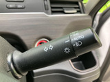 操作しやすいウインカーレバーで、安全確認を怠らずにスムーズな車線変更をサポート。直感的に操作できる設計です。