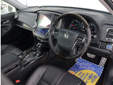お車選びをお楽しみ頂けるよう、在庫車の展示スペースを十分に確保しております。