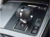 【シフトレバー】シフトもとても操作しやすいデザインになっております。運転する人の事を第一に考えた操作性の高い仕様です。