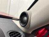 スピーカーでダイナミックな音をお楽しみいただけます。