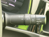 操作しやすい位置に配置されたウインカーレバー。スムーズな操作感で、安全な車線変更をサポートします。