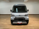 お手頃価格のハイゼットカーゴが入庫しました!1年間走行距離無制限保証付き!4速AT車です!AM・FMチューナー、前席パワーウインドー、LEDヘッドライト、キーレスエントリーなど装備の1台です!!