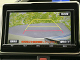 停車中にテレビや映像を楽しめるモニター。休憩時間などに、エンターテイメントを満喫できます。長距離ドライブのお供に最適です。