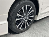 『トヨタ純正アルミホイール装着車になります!』スタイリッシュでとてもかっこいいですね♪
