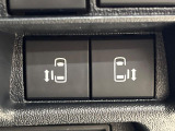 【両側パワースライドドア】スマートキーや運転席のスイッチで後席両側スライドドアの開閉が可能♪電動だから力を入れてドアを開ける必要が無く、小さなお子様でも簡単に開け閉めでき快適です♪