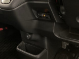 自社整備工場で点検整備をおこなってからお渡ししています。車検が残っている場合は『12ヶ月点検整備』を、車検整備付きの場合は『車検整備』をおこないます。整備費用は車両本体価格に含まれています。
