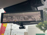 【スマートルームミラー】バックドアについてますカメラと連動して、後方の映像がルームミラーに映ります。